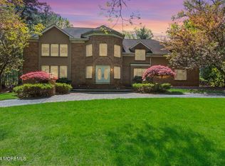 2 Country Club Ln, Marlboro, NJ 07746