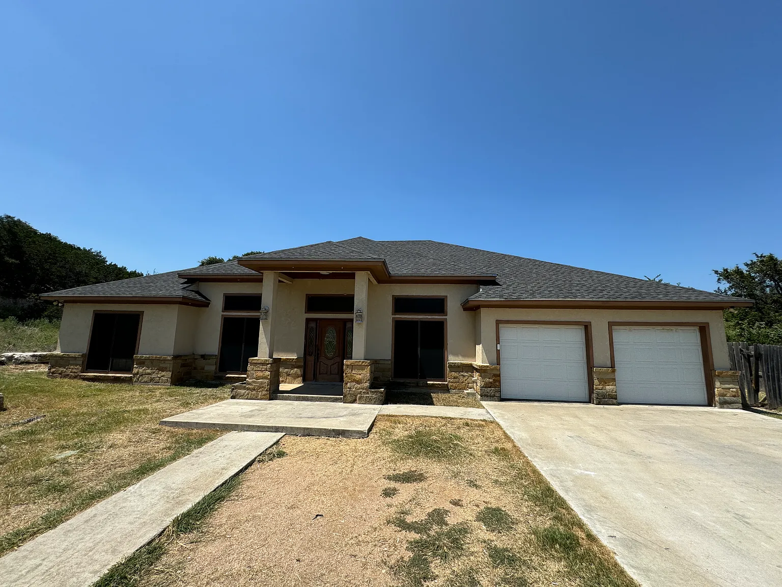 4 bed, 2558 sqft, $2,660 — Photo 1