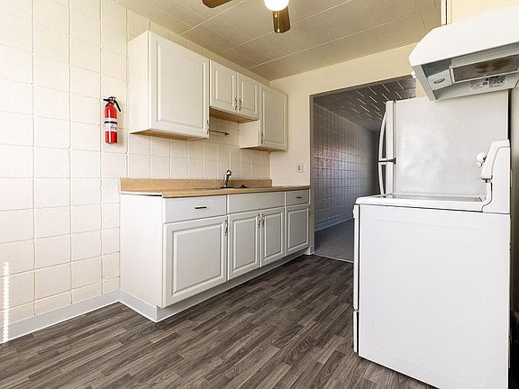 4th image of 25183 Orchid St