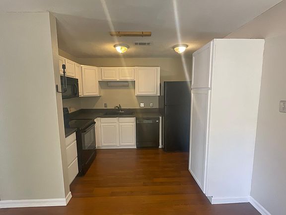 Kitchen with Refrigerator, Oven, Dishwasher and Microwave included