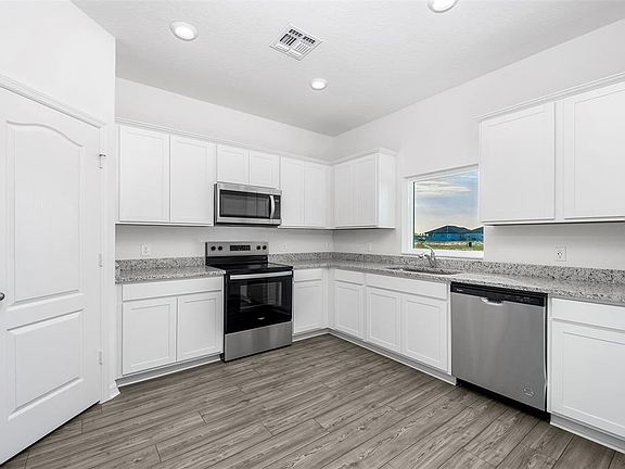 2nd image of 3732 Bergamot Blvd