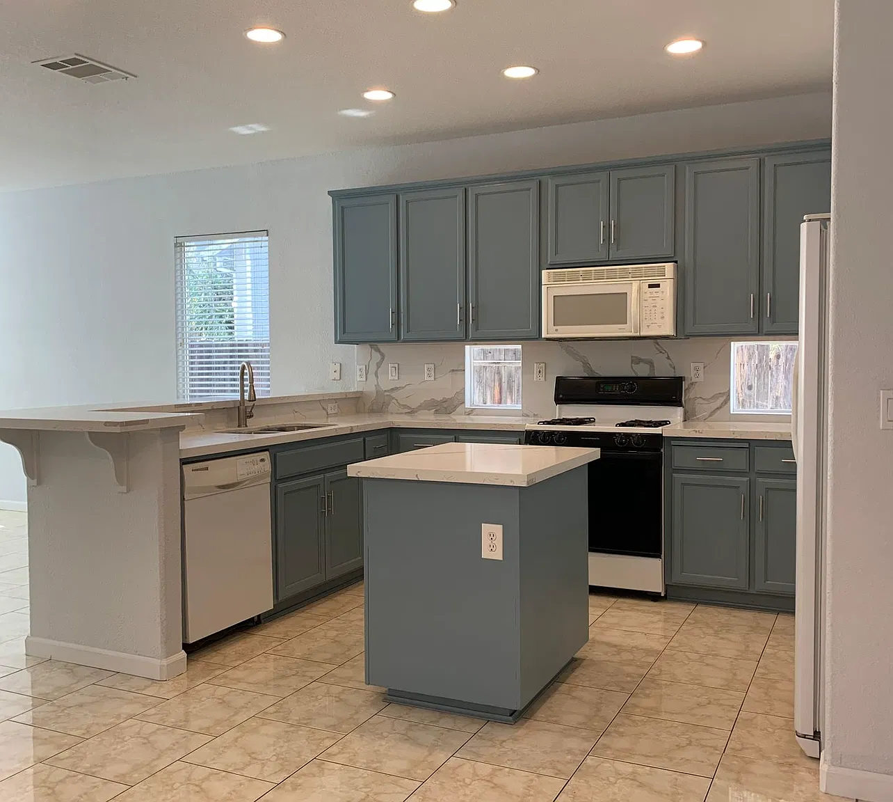 4 bed, 2.5 bath, 1789 sqft, $2,850 — Photo 1