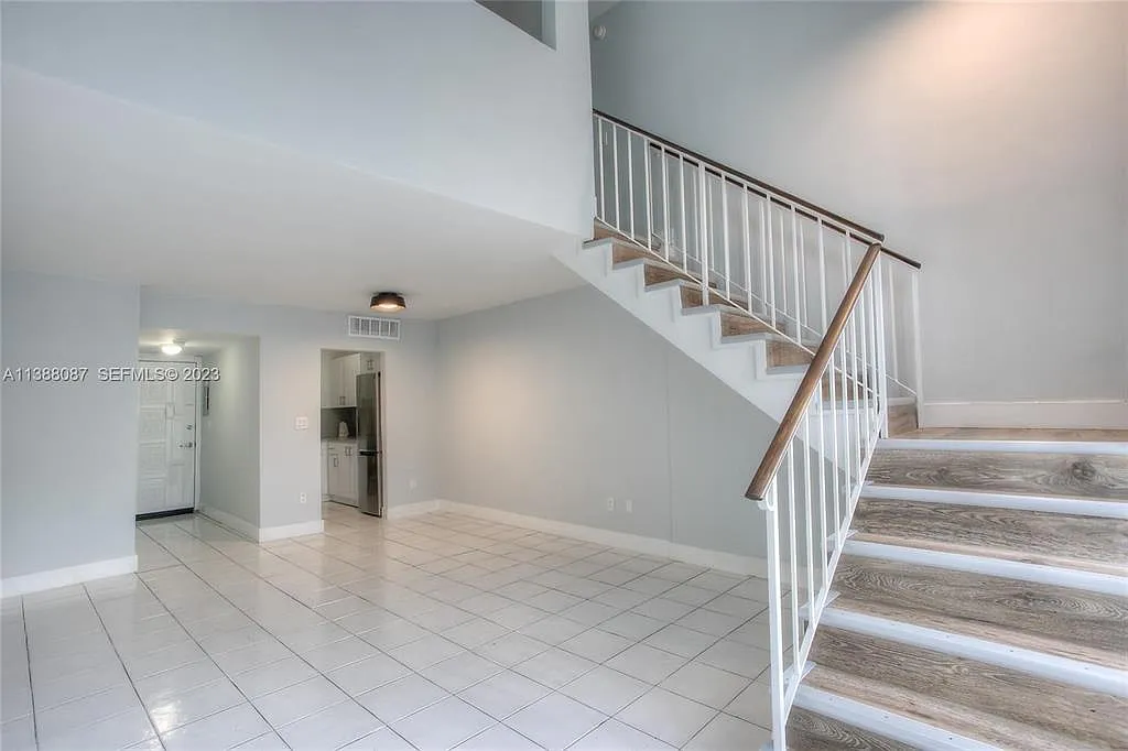 1 bed, 1.5 bath, 930 sqft, $1,850 — Photo 3