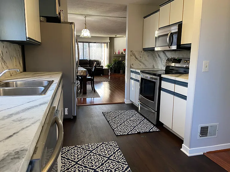 Kitchen Pic 4