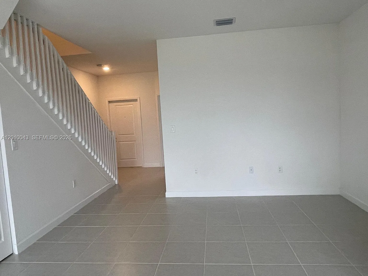 3 bed, 3.0 bath, 1328 sqft, $3,200 — Photo 4