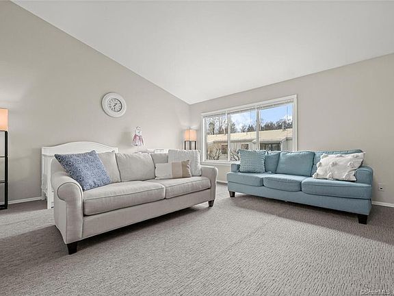 5th image of 48 Olcott Way #48