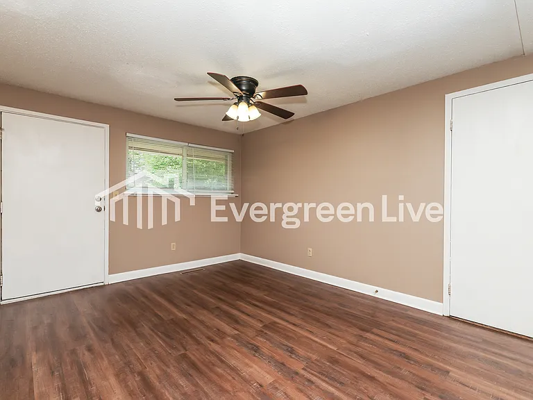 2211 Burnside Dr — Photo 6