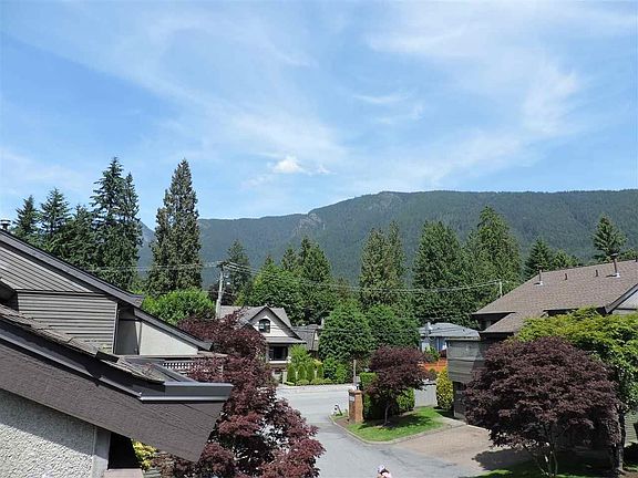 5th image of 1147 Montroyal Blvd