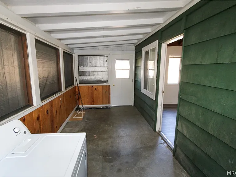 512 Barton Ln N — Photo 17