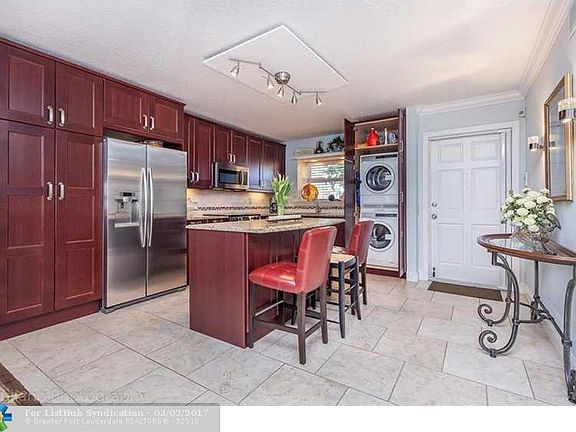 3rd image of 3031 NE 51st St APT 102