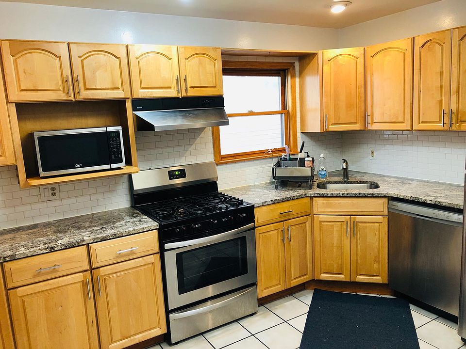 1st image of 4711 N Artesian Ave APT 1