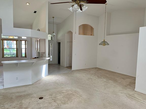 4th image of 7657 Candlewick Dr