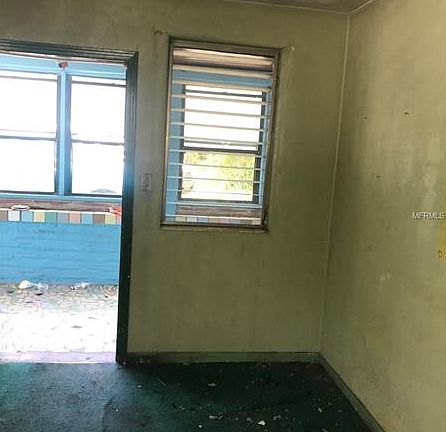 4th image of 626 Clark St