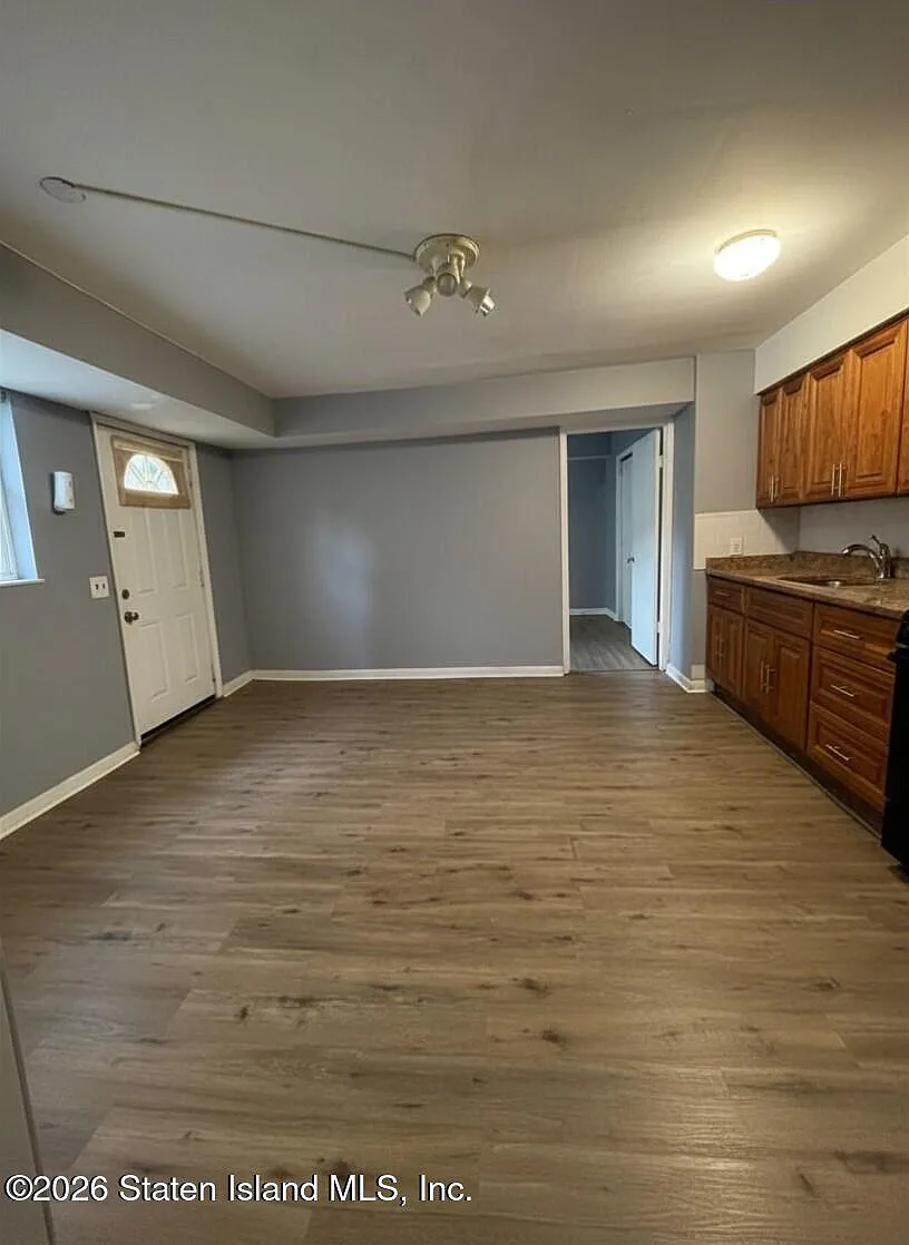 2 bed, 1.0 bath, 1344 sqft, $2,400 — Photo 4