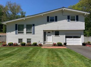 8 John Robinson Dr, Hudson, MA 01749