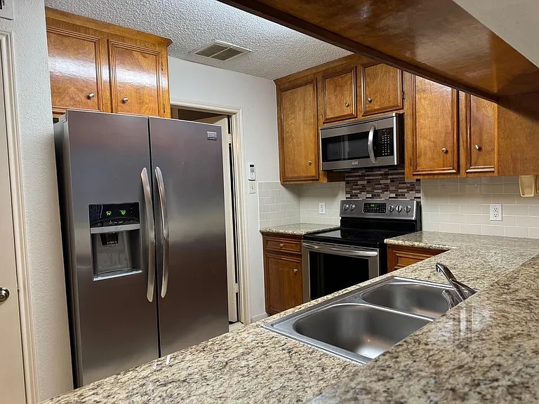 13784 Hollowgreen Dr — Photo 1