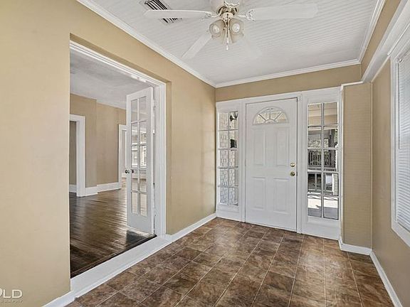 5th image of 127 Dalzell St