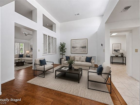 3rd image of 2648 Highvale Dr