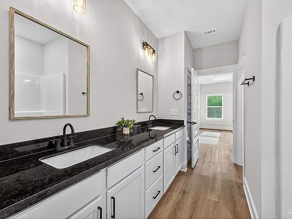 5th image of 2976 N 25th Ave