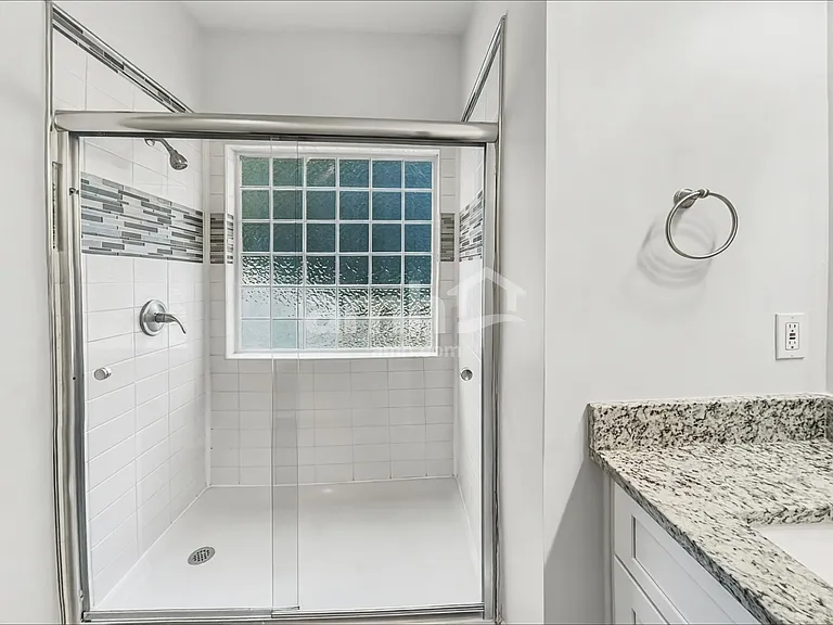 929 Redland Dr — Photo 11