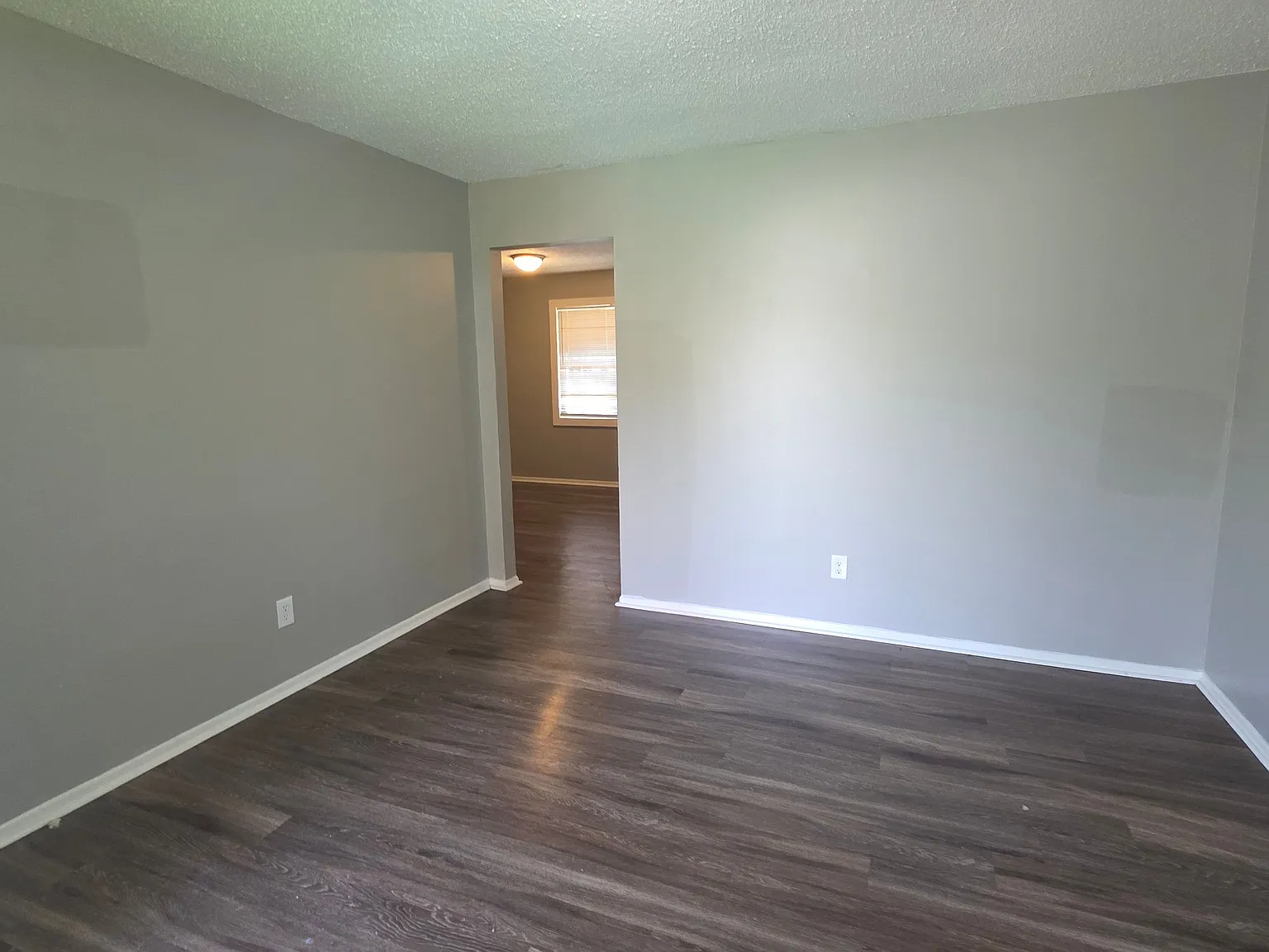 Cozy 3-Bedroom Home with Open Dining Area — Photo 3