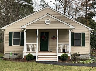 138 Huckleberry Dr, Hartfield, VA 23071