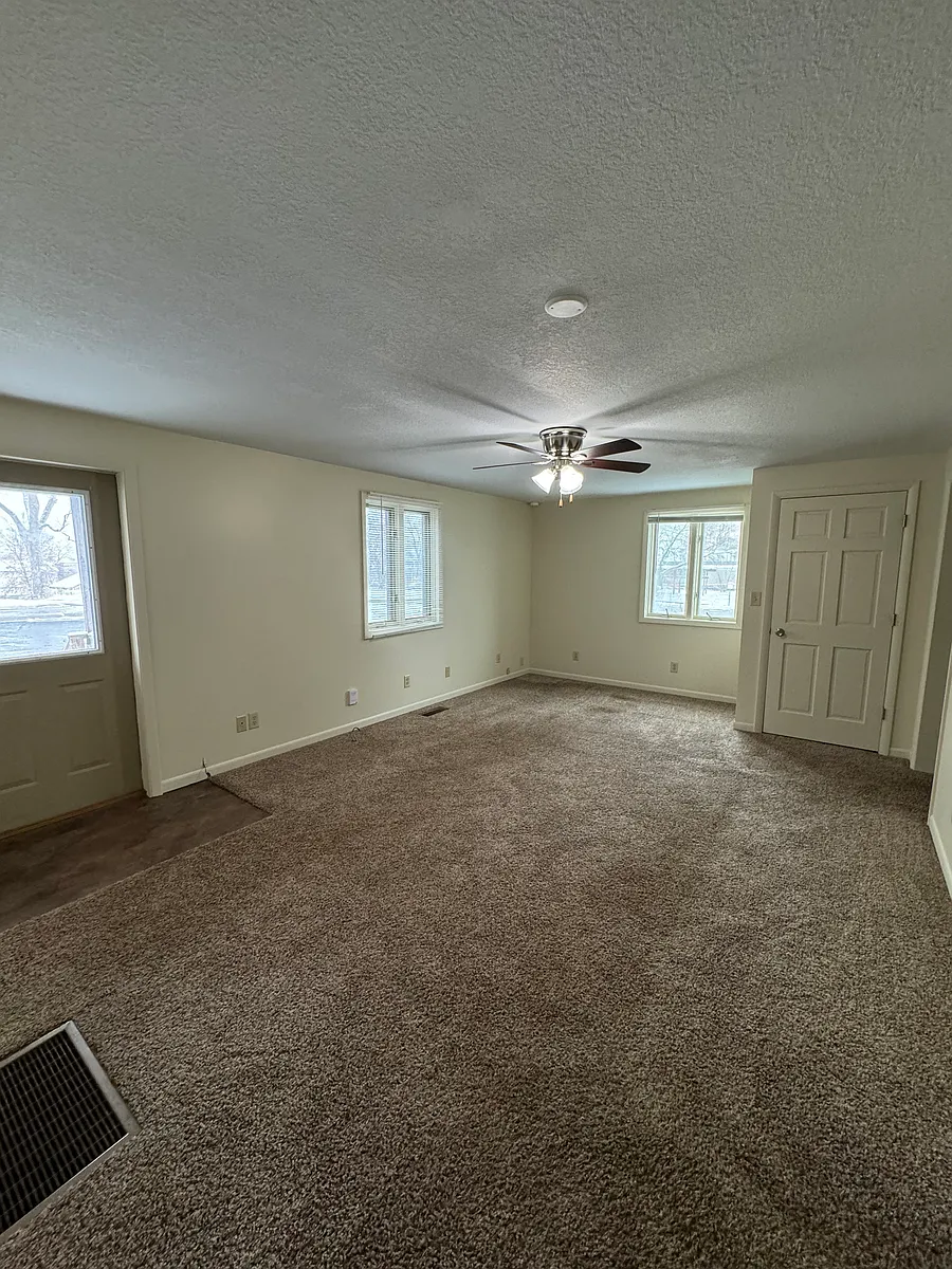Building Photo - 63 E Hill St #63