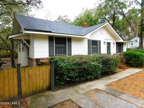 1611 Edinburgh Ave, Pt Royal, SC 29935