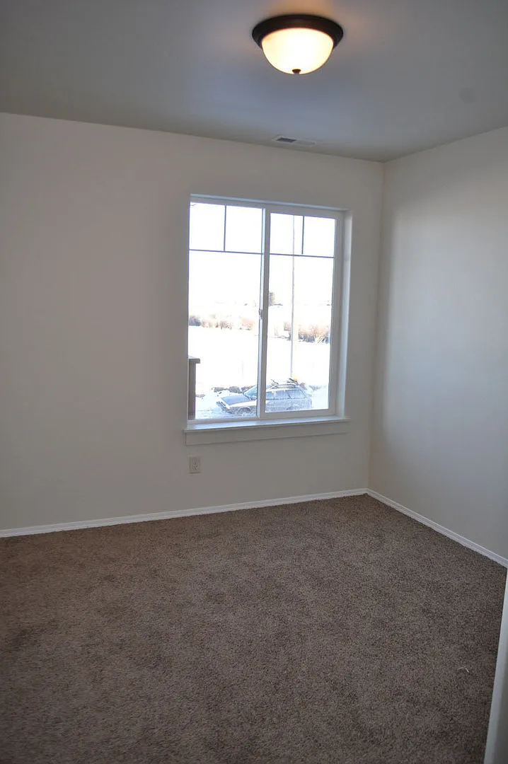 3 Bedroom 2 Bathroom Condo — Photo 3