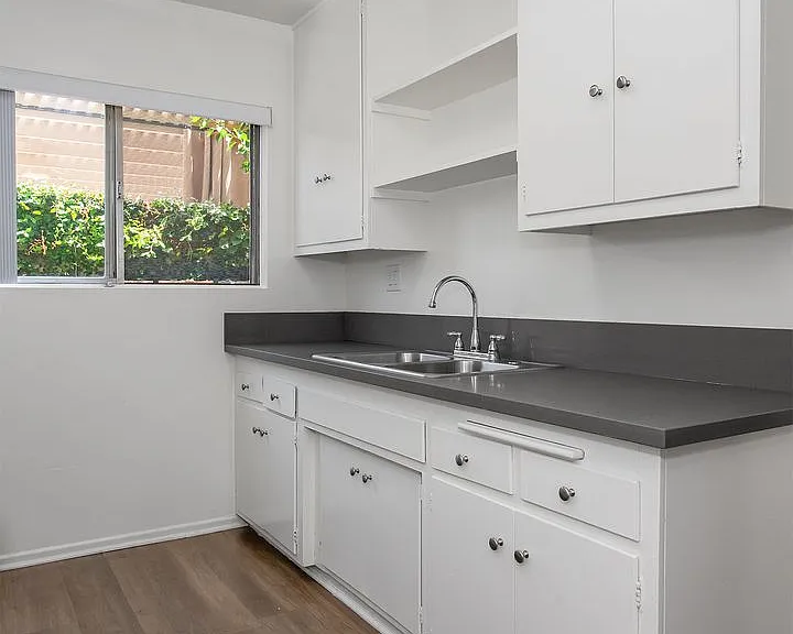 1132 Rosedale Ave — Photo 8