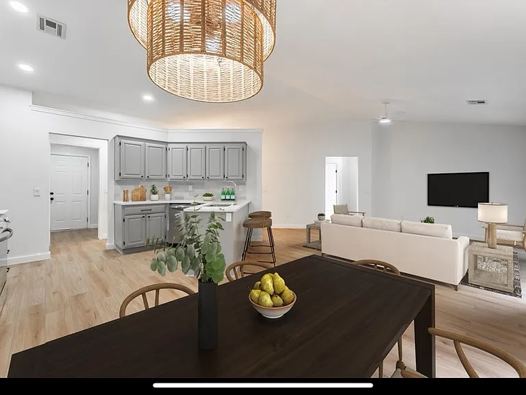 10 Charing Ln — Photo 3