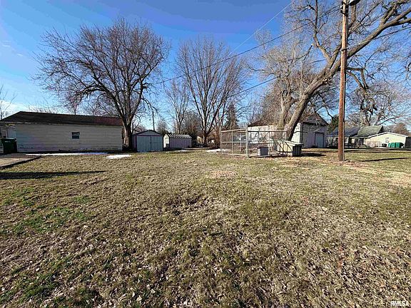 5th image of 1480 Russell Ave