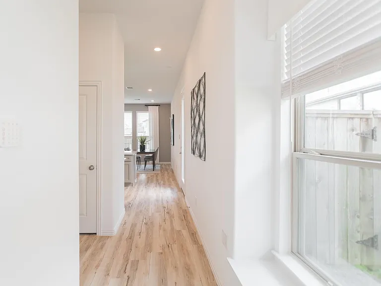 438 Lake Day Dr — Photo 8