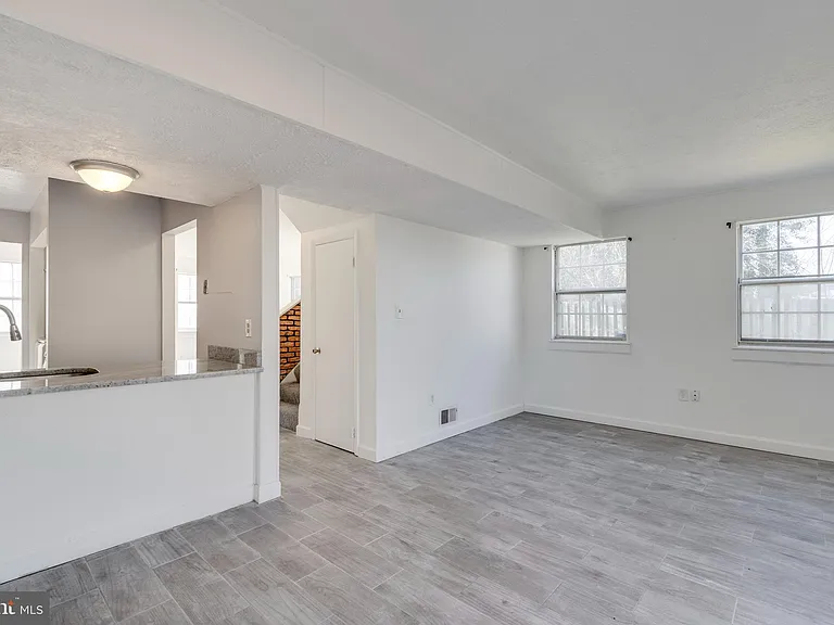 1015 Copperfield Ct — Photo 14