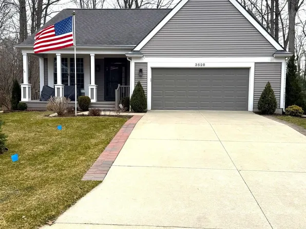 3528 Norton Woods Dr, Muskegon, MI 49441