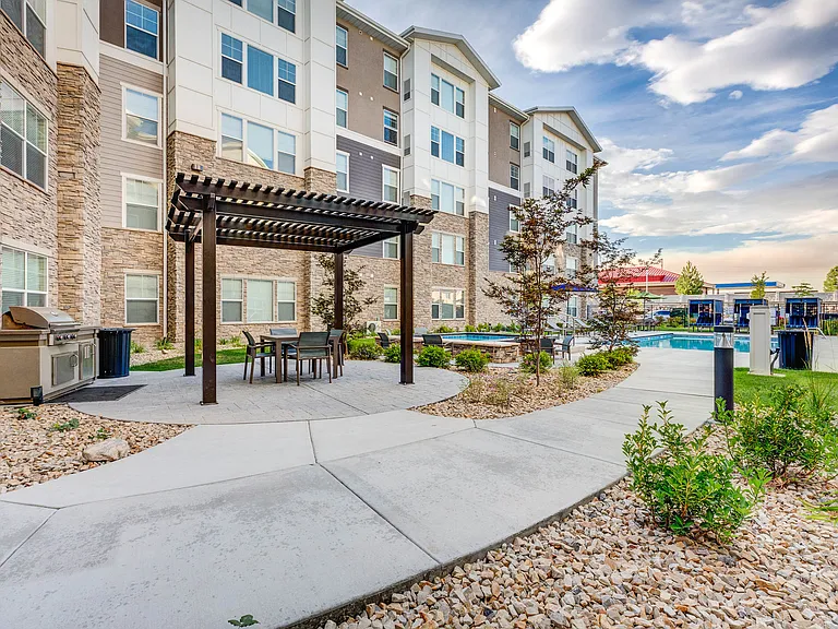 Incline at Anthem - 55+ Active Adult Apartment Homes — Photo 19