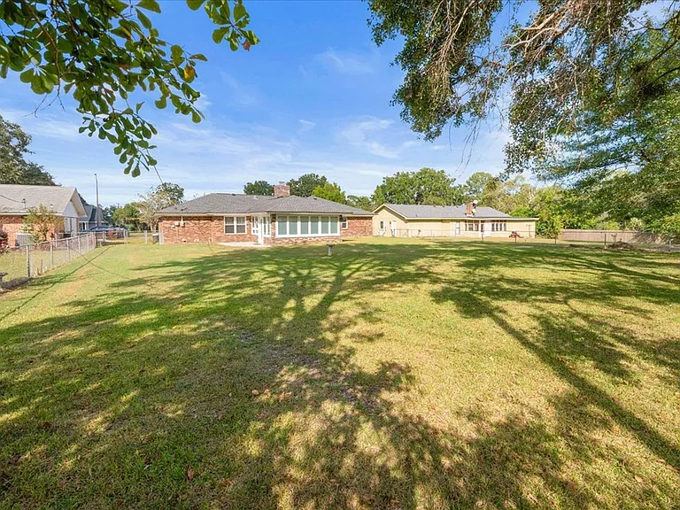 210 Pine Grove Dr — Photo 40