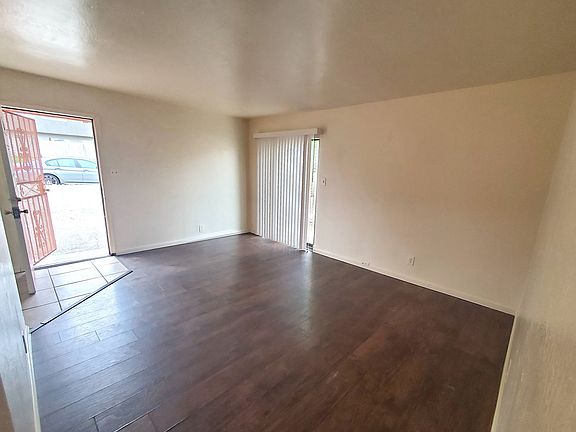 3rd image of 1305 Dickerson Dr SE APT D