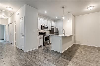 3rd image of 2407 N Hickory St #2407