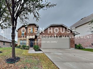 10325 Fossil Valley Dr, Fort Worth, TX 76131