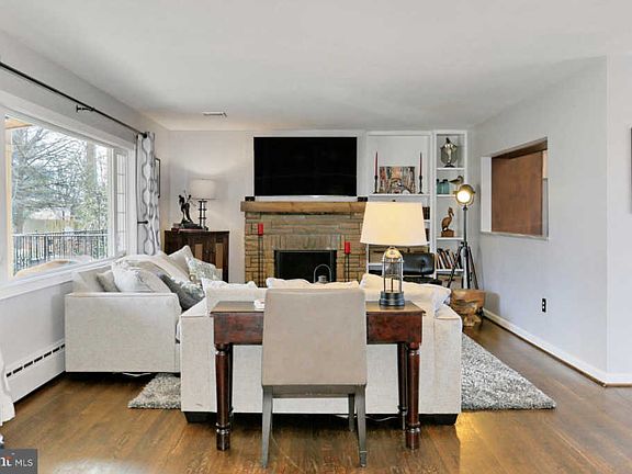 5th image of 203 Tyson Dr