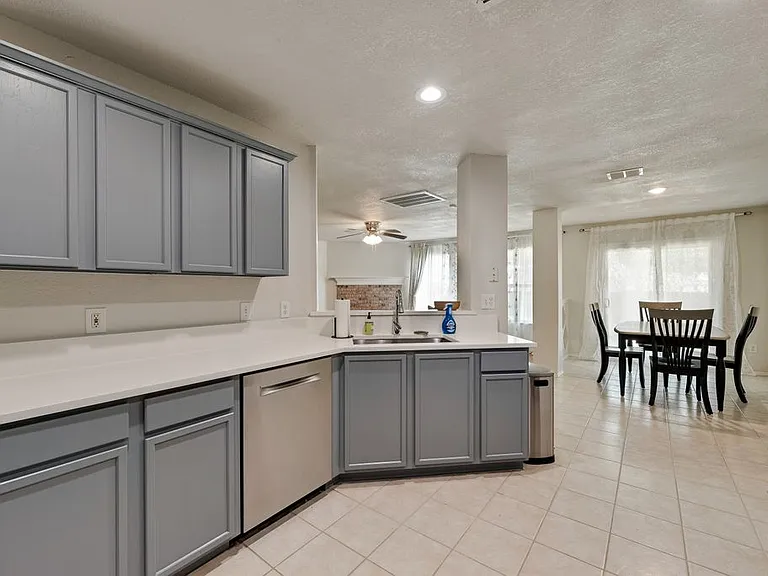 1421 Laurel Hall Ln — Photo 6