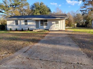 352 Beverly Cir, Crystal Springs, MS 39059