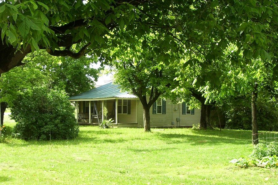 2nd image of 1085 Deer Lodge Hwy