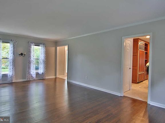 5th image of 1802 Woodrail Dr