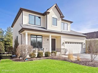 1N635 Golf View Ln, Winfield, IL 60190