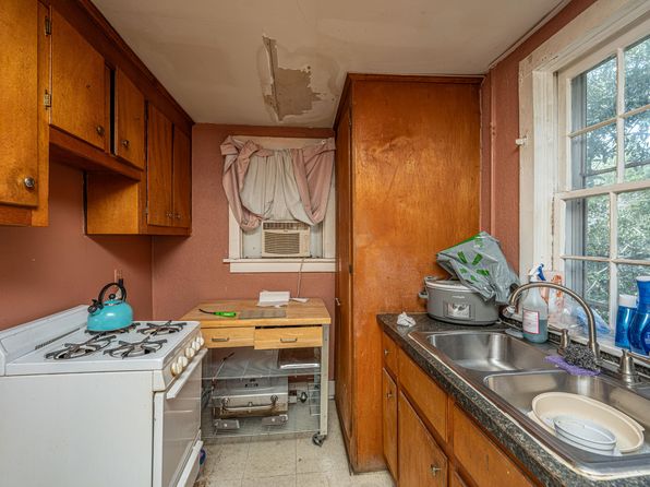 charleston-south-carolina-440949264 picture