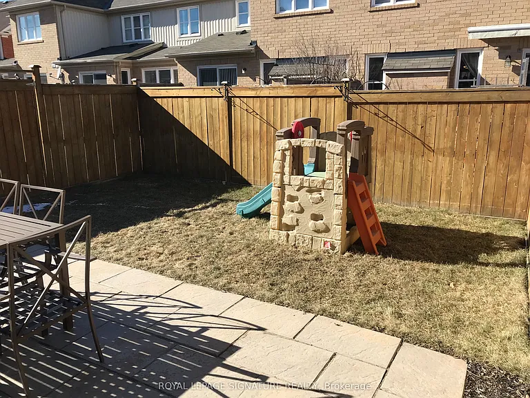 212 Chilcott Cres — Photo 20