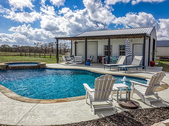 3rd image of 233 Randi Rd