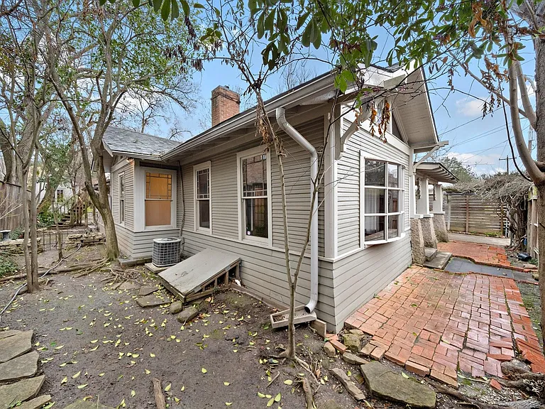 1517 Indiana St — Photo 22